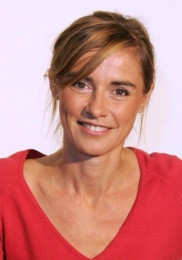 安妮·康斯金尼的照片