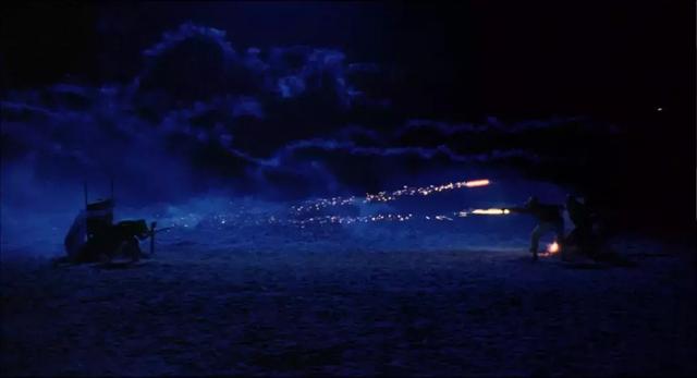 经典黑帮片:两个社团火拼,一方只剩3人,侥幸逃脱