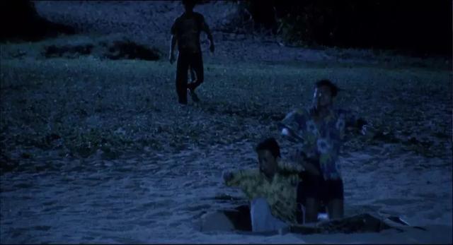 经典黑帮片:两个社团火拼,一方只剩3人,侥幸逃脱