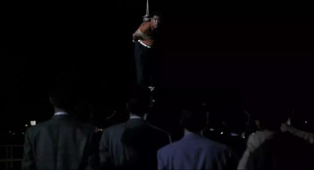 经典黑帮片:两个社团火拼,一方只剩3人,侥幸逃脱