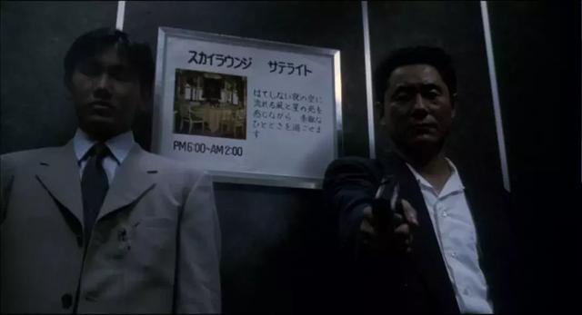 经典黑帮片:两个社团火拼,一方只剩3人,侥幸逃脱