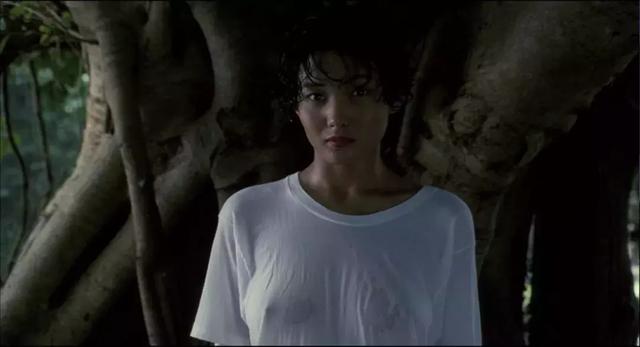 经典黑帮片:两个社团火拼,一方只剩3人,侥幸逃脱