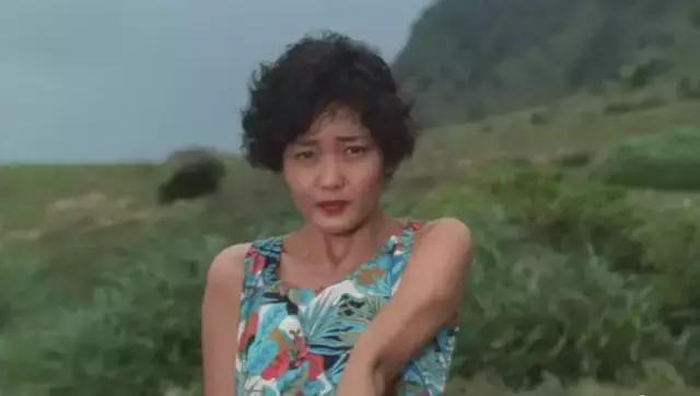 经典黑帮片:两个社团火拼,一方只剩3人,侥幸逃脱