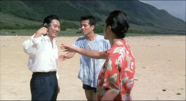 经典黑帮片:两个社团火拼,一方只剩3人,侥幸逃脱