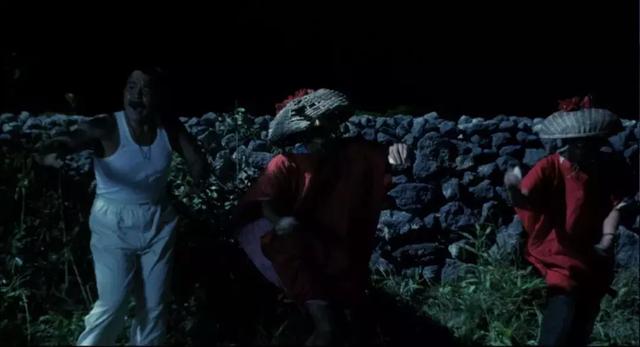 经典黑帮片:两个社团火拼,一方只剩3人,侥幸逃脱