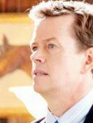 一代骄马里的Hollis Chen角色剧照