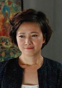 婆婆也是妈里的白丽萍角色剧照