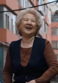 别告诉她里的奶奶角色剧照