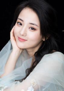 黄馨儿角色图片