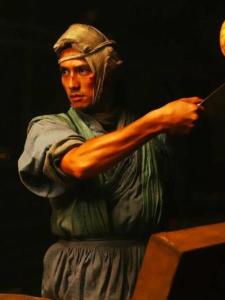 刀见笑里的哑巴角色剧照