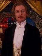 红磨坊里的默诺公爵角色剧照