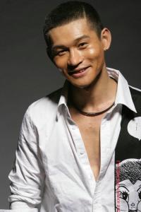 亿万懦夫里的黑哥角色剧照