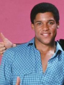 霹雳游侠 第四季里的雷金纳德·科尼利厄斯三世角色剧照